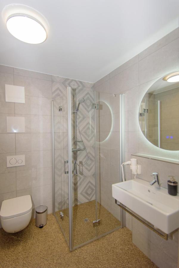 Hotel Twentyfour Living Bad Urach Luaran gambar