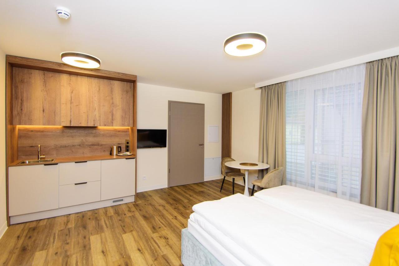 Hotel Twentyfour Living Bad Urach Luaran gambar
